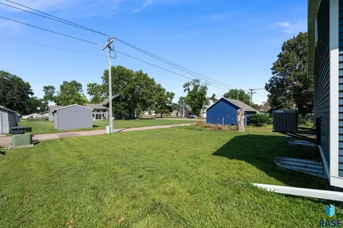 Exterior - 403 S 3rd St, Beresford, SD 57004 photo 6 of 9