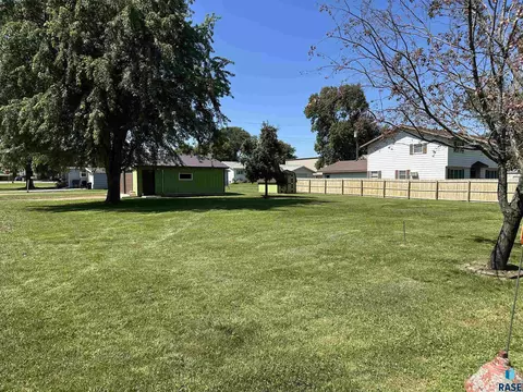 613 2nd Ave S, Clear Lake, SD 57226