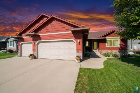 Exterior - 1005 N Cole Ave, Tea, SD 57064 photo 2 of 13