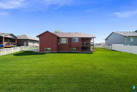 Exterior - 1005 N Cole Ave, Tea, SD 57064 photo 4 of 13