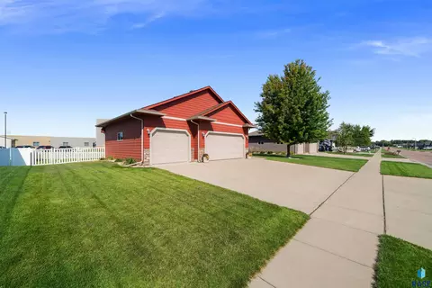 Exterior - 1005 N Cole Ave, Tea, SD 57064 photo 3 of 13