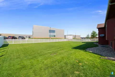 Exterior - 1005 N Cole Ave, Tea, SD 57064 photo 8 of 13