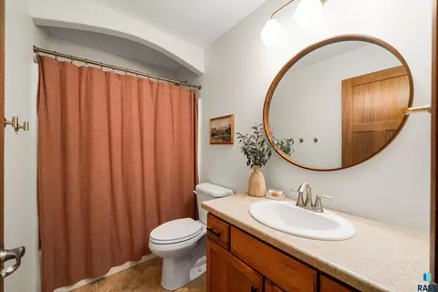 Bath - 1005 N Cole Ave, Tea, SD 57064 photo 2 of 4