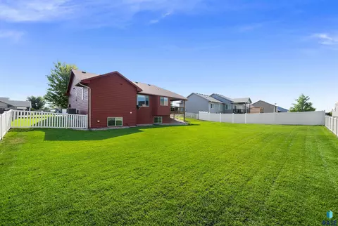 Exterior - 1005 N Cole Ave, Tea, SD 57064 photo 10 of 13