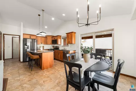 Dining - 1005 N Cole Ave, Tea, SD 57064 photo 4 of 4