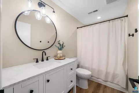 Bath - 1005 N Cole Ave, Tea, SD 57064 photo 4 of 4