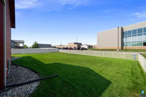 Exterior - 1005 N Cole Ave, Tea, SD 57064 photo 11 of 13