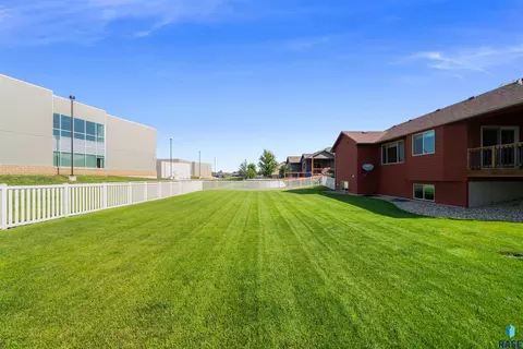 Exterior - 1005 N Cole Ave, Tea, SD 57064 photo 7 of 13