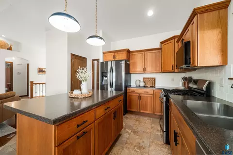 Kitchen - 1005 N Cole Ave, Tea, SD 57064 photo 4 of 6