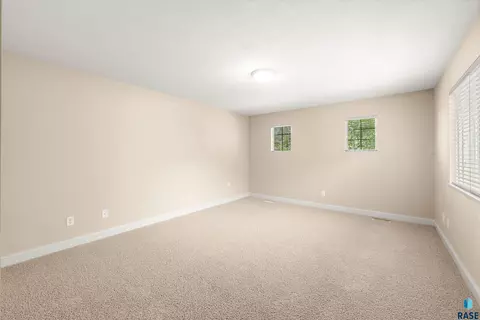 Bedroom - 2303 E Beacon Pl #2, Sioux Falls, SD 57103 photo 6 of 7