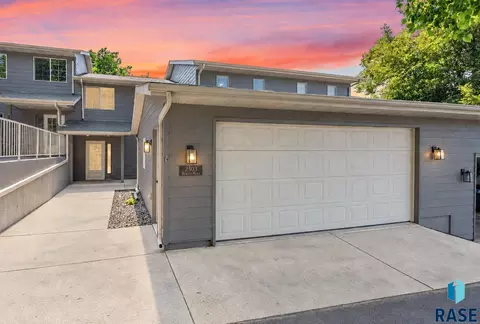 2303 E Beacon Pl #2, Sioux Falls, SD 57103