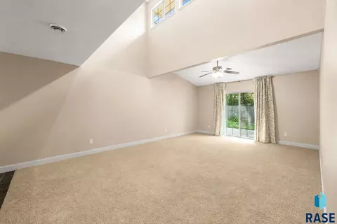 Living - 2303 E Beacon Pl #2, Sioux Falls, SD 57103 photo 3 of 5
