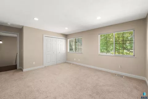 Bedroom - 2303 E Beacon Pl #2, Sioux Falls, SD 57103 photo 4 of 7