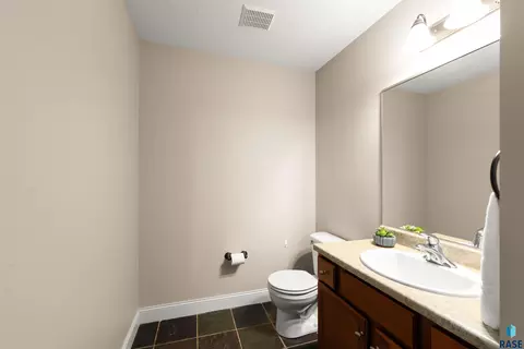 Bath - 2303 E Beacon Pl #2, Sioux Falls, SD 57103 photo 4 of 8