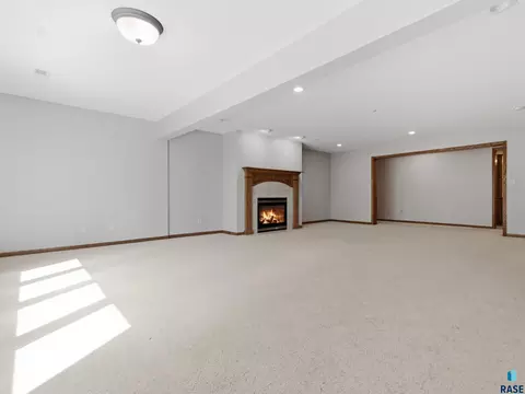 Living - 1001 E Ridge Rd, Sioux Falls, SD 57105 photo 4 of 6