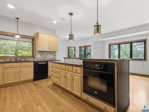 Kitchen - 1001 E Ridge Rd, Sioux Falls, SD 57105 photo 1 of 2