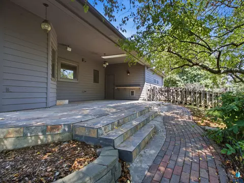 Exterior - 1001 E Ridge Rd, Sioux Falls, SD 57105 photo 7 of 10