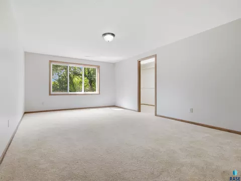 Bedroom - 1001 E Ridge Rd, Sioux Falls, SD 57105 photo 2 of 5
