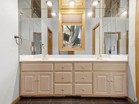 Bath - 1001 E Ridge Rd, Sioux Falls, SD 57105 photo 1 of 5