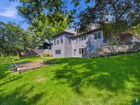 Exterior - 1001 E Ridge Rd, Sioux Falls, SD 57105 photo 10 of 10