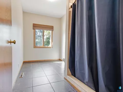 Bath - 1001 E Ridge Rd, Sioux Falls, SD 57105 photo 2 of 5