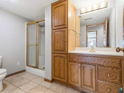 Bath - 1001 E Ridge Rd, Sioux Falls, SD 57105 photo 4 of 5