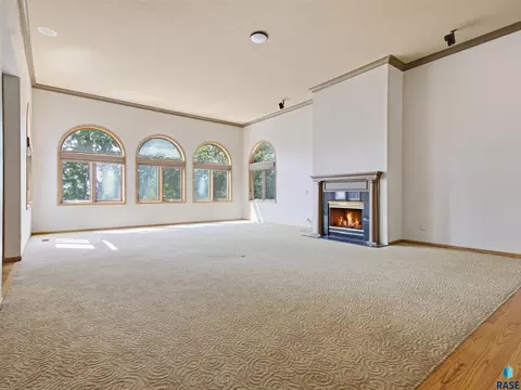 Living - 1001 E Ridge Rd, Sioux Falls, SD 57105 photo 1 of 6