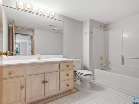 Bath - 1001 E Ridge Rd, Sioux Falls, SD 57105 photo 5 of 5