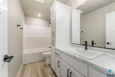 Bath - 112 S Freshwater Ave, Brandon, SD 57005 photo 2 of 2