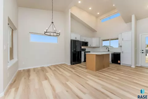 Dining - 116 S Freshwater Ave, Brandon, SD 57005 photo 1 of 2
