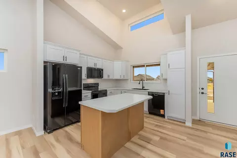 Kitchen - 116 S Freshwater Ave, Brandon, SD 57005 photo 2 of 3