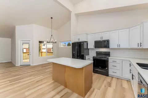 Kitchen - 116 S Freshwater Ave, Brandon, SD 57005 photo 3 of 3