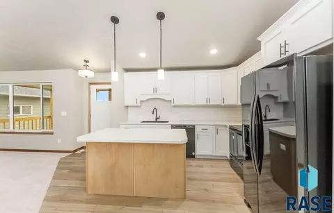 Kitchen - 121 S Peaceful Ave, Brandon, SD 57005 photo 2 of 2