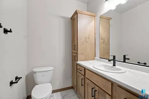 Bath - 1201 N Poplar Ave, Tea, SD 57064 photo 1 of 2