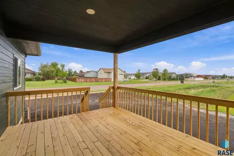 Exterior - 1201 N Poplar Ave, Tea, SD 57064 photo 2 of 3