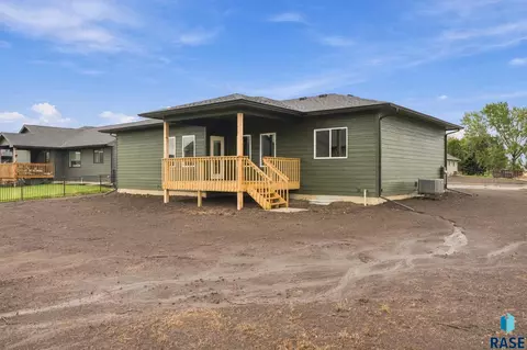 Exterior - 1201 N Poplar Ave, Tea, SD 57064 photo 3 of 3