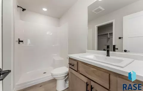 Bath - 1210 N Poplar Ave, Tea, SD 57064 photo 1 of 2