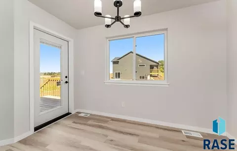 Dining - 1210 N Poplar Ave, Tea, SD 57064 photo 1 of 1