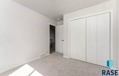 Bedroom - 1210 N Poplar Ave, Tea, SD 57064 photo 4 of 4