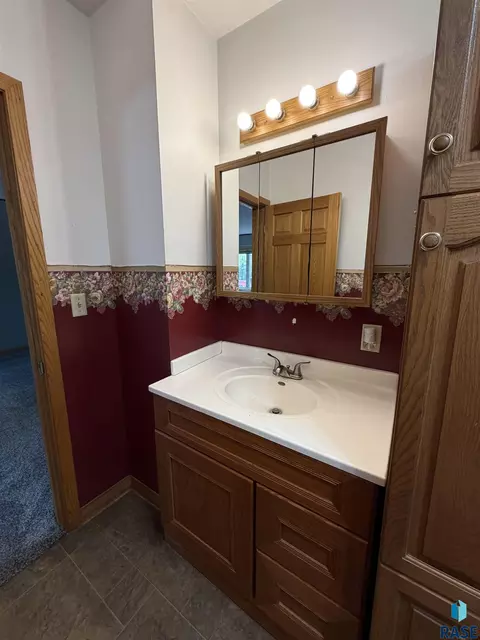 Bath - 610 E 3rd St, Bridgewater, SD 57319 photo 2 of 5