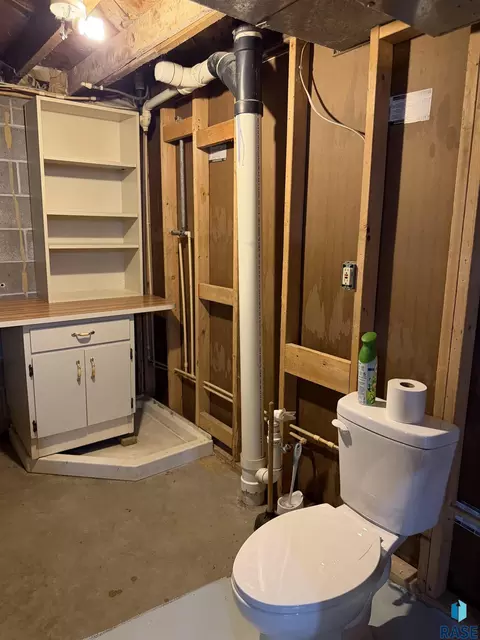 Bath - 610 E 3rd St, Bridgewater, SD 57319 photo 5 of 5