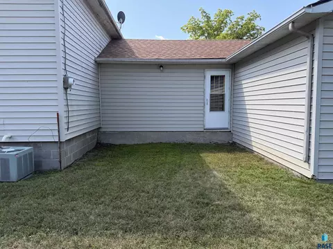 Exterior - 610 E 3rd St, Bridgewater, SD 57319 photo 3 of 7