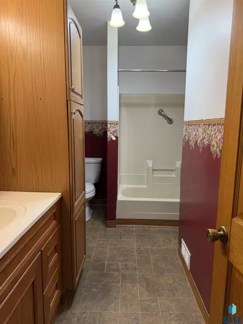 Bath - 610 E 3rd St, Bridgewater, SD 57319 photo 1 of 5