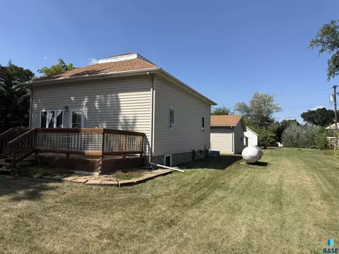 Exterior - 610 E 3rd St, Bridgewater, SD 57319 photo 1 of 7