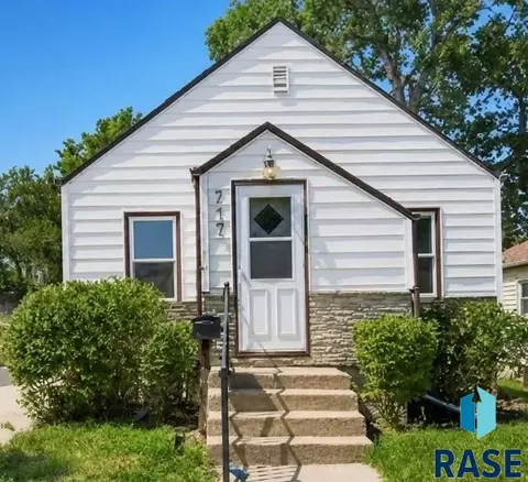 717 S Hawthorne Ave, Sioux Falls, SD 57104