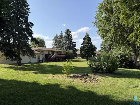 Exterior - 100 S Hampton Ave, Sioux Falls, SD 57110 photo 3 of 4