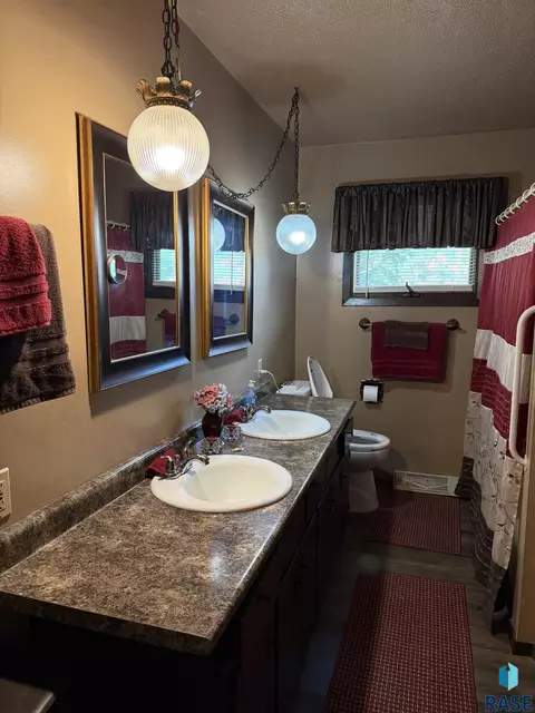 Bath - 100 S Hampton Ave, Sioux Falls, SD 57110 photo 1 of 2