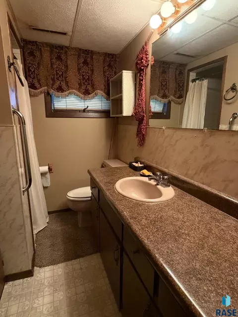Bath - 100 S Hampton Ave, Sioux Falls, SD 57110 photo 2 of 2