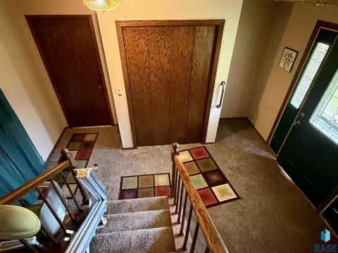Entry Way - 100 S Hampton Ave, Sioux Falls, SD 57110 photo 1 of 1