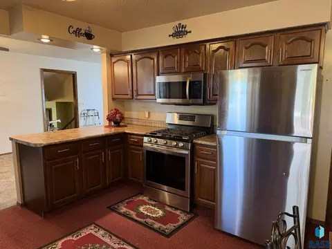 Kitchen - 100 S Hampton Ave, Sioux Falls, SD 57110 photo 2 of 2